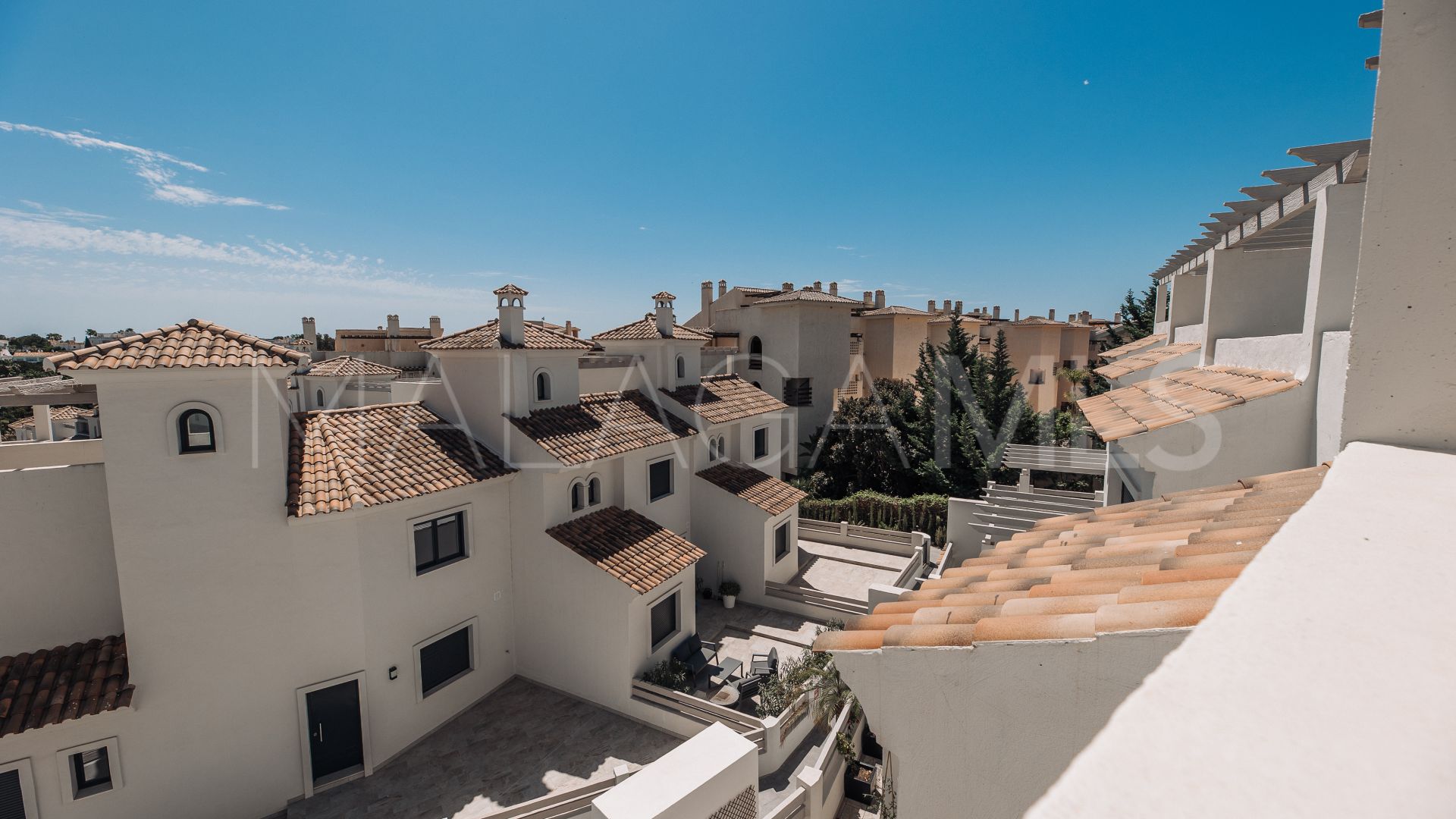 For sale 3 bedrooms town house in Agra Residencial