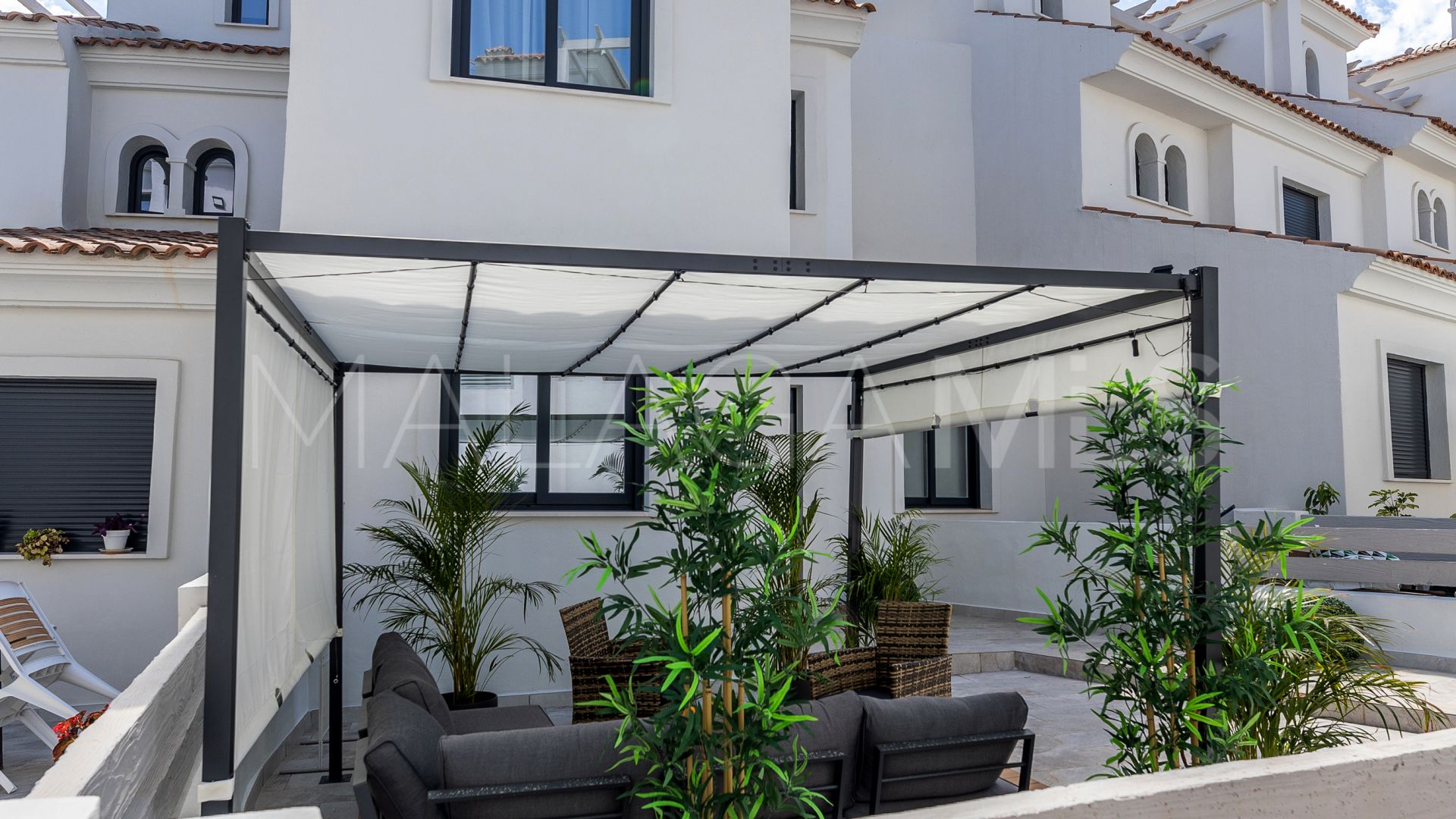For sale 3 bedrooms town house in Agra Residencial