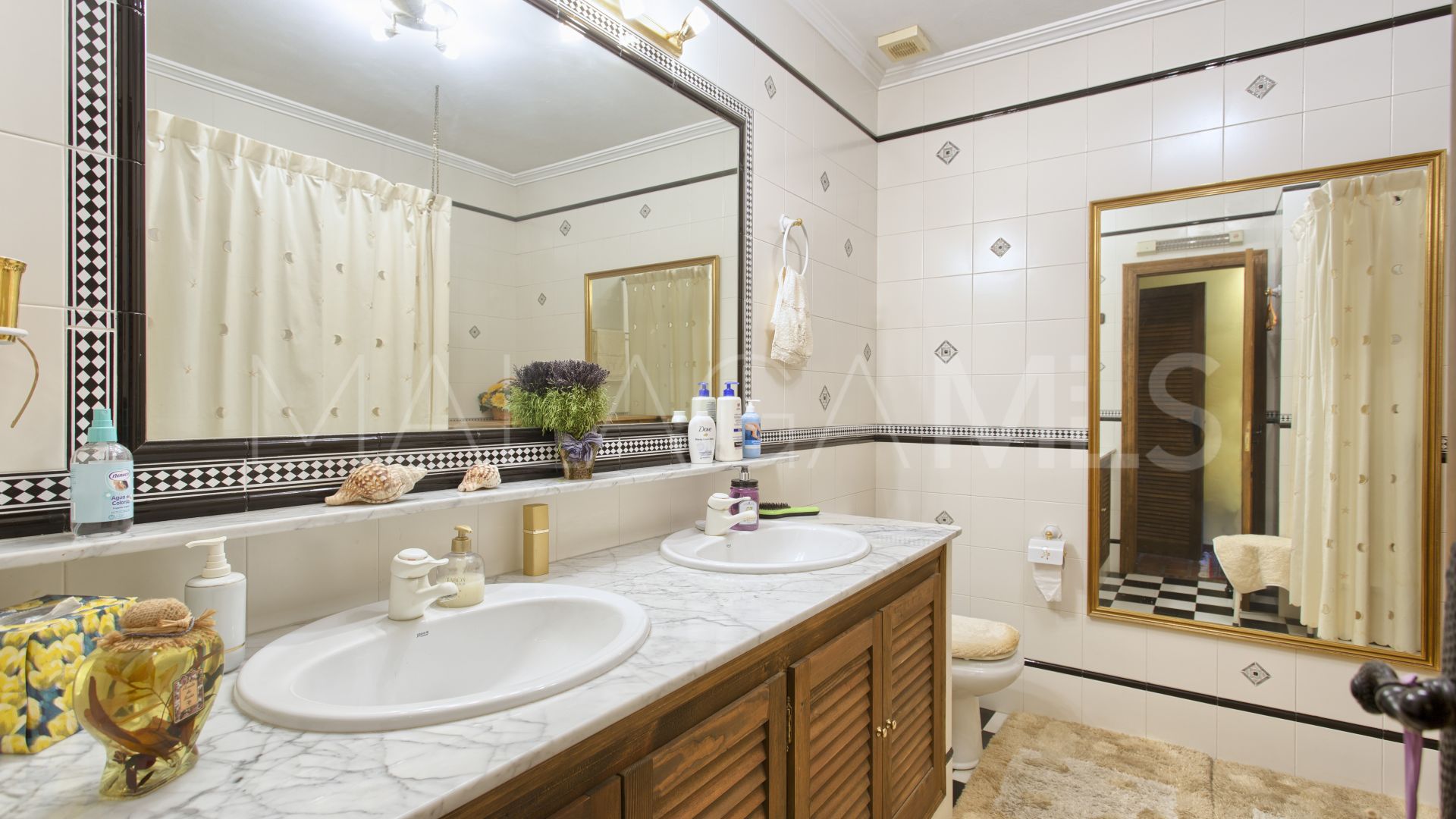 Se vende adosado in Benahavis Centro with 3 bedrooms