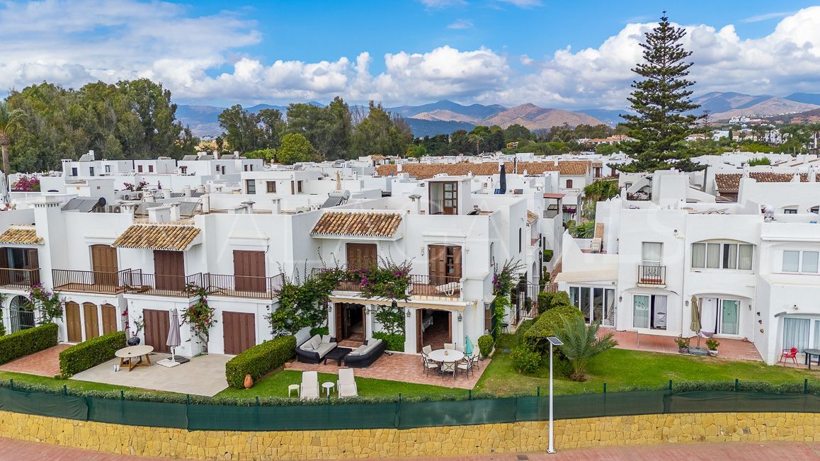 Adosado for sale in Villacana with 5 bedrooms