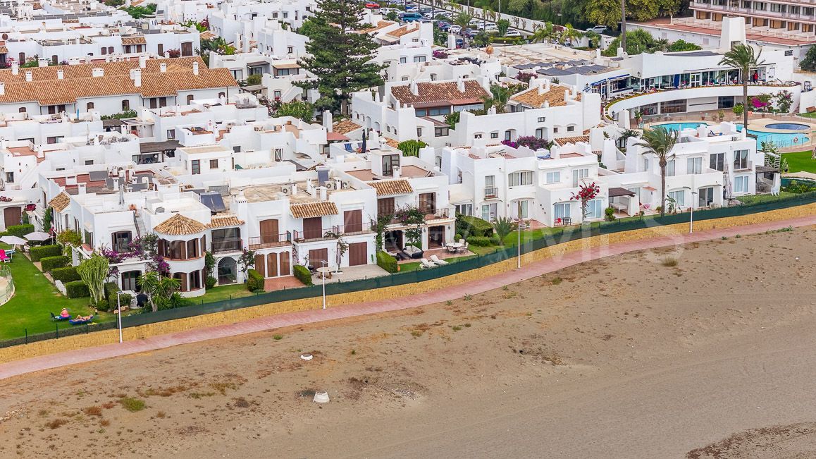 Adosado for sale in Villacana with 5 bedrooms