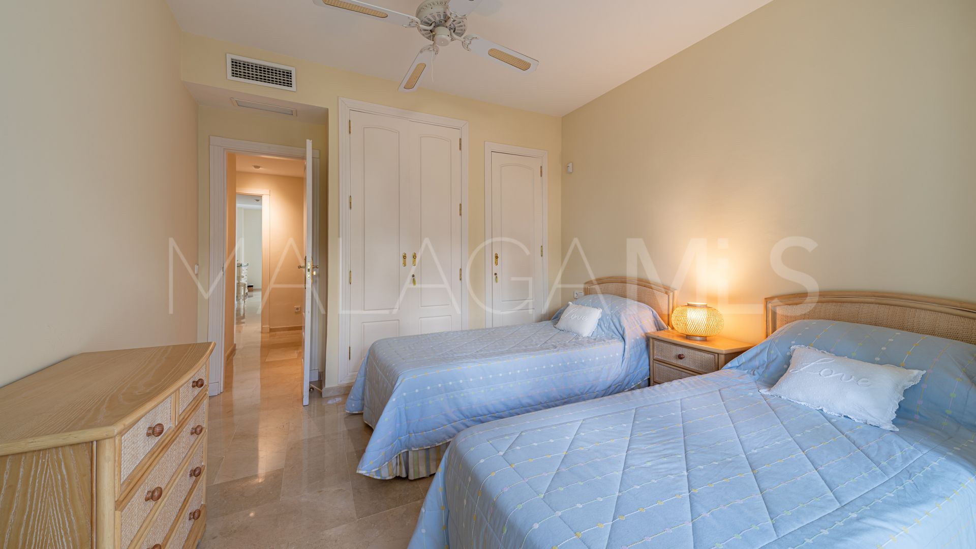 Buy apartamento planta baja with 3 bedrooms in Los Monteros
