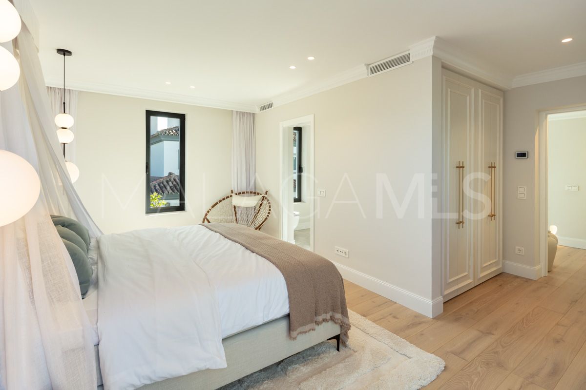 Villa for sale in Nueva Andalucia with 5 bedrooms