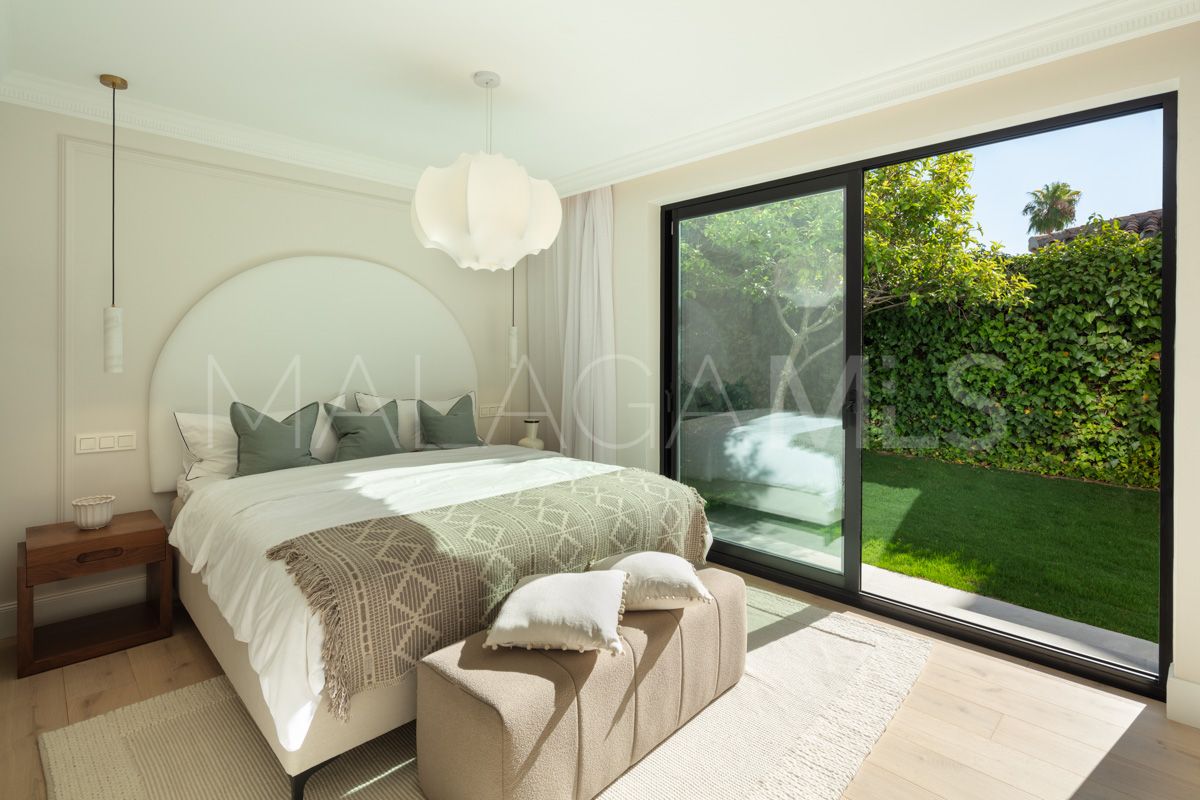 Villa for sale in Nueva Andalucia with 5 bedrooms