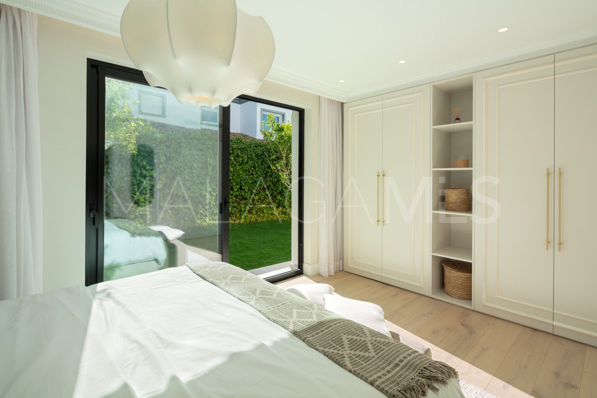 Villa for sale in Nueva Andalucia with 5 bedrooms