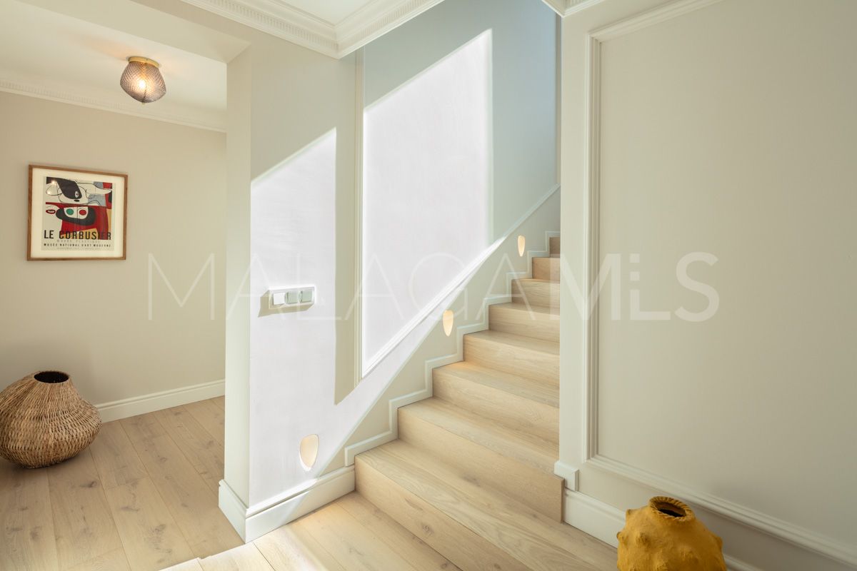 Villa for sale in Nueva Andalucia with 5 bedrooms