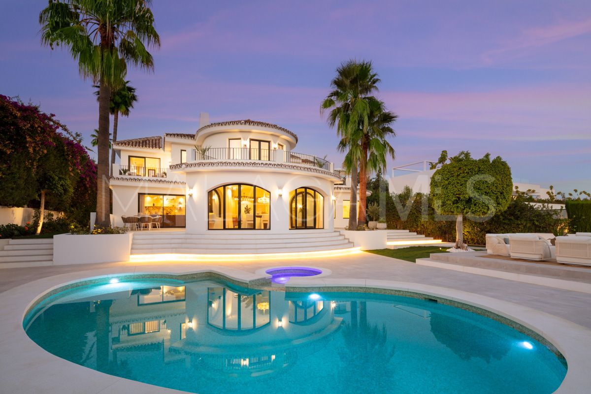 Villa for sale in Nueva Andalucia with 5 bedrooms