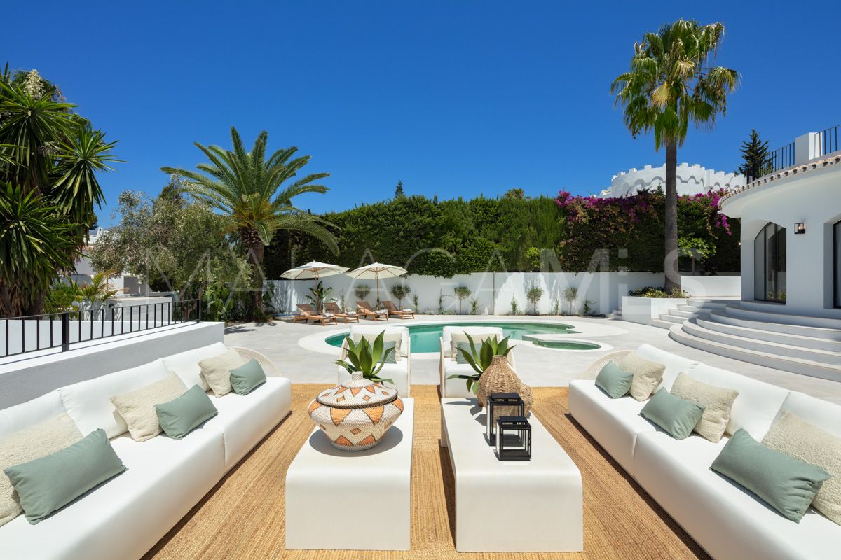 Villa for sale in Nueva Andalucia with 5 bedrooms