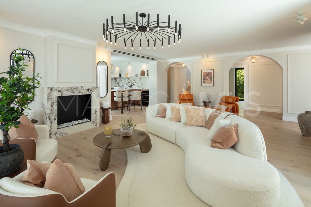 Villa for sale in Nueva Andalucia with 5 bedrooms
