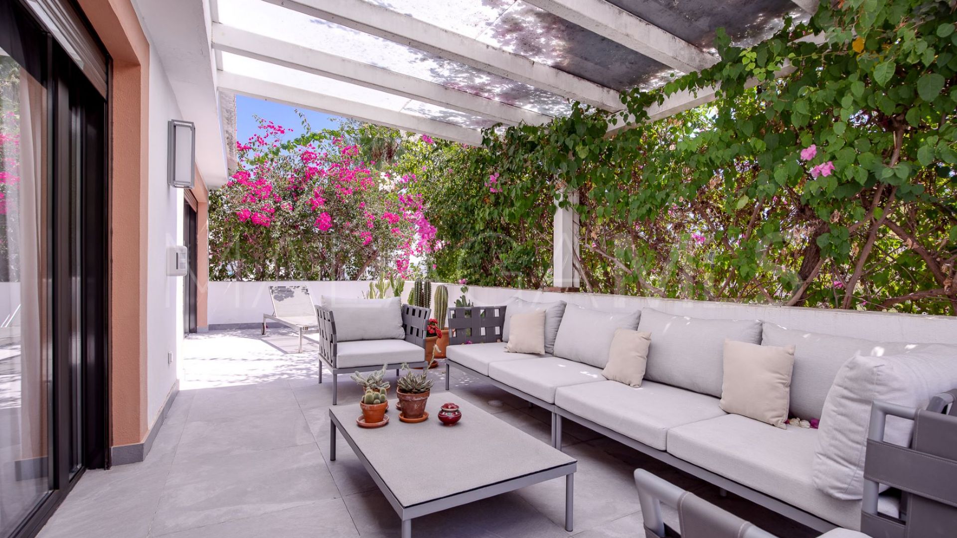 For sale Nueva Andalucia 5 bedrooms villa