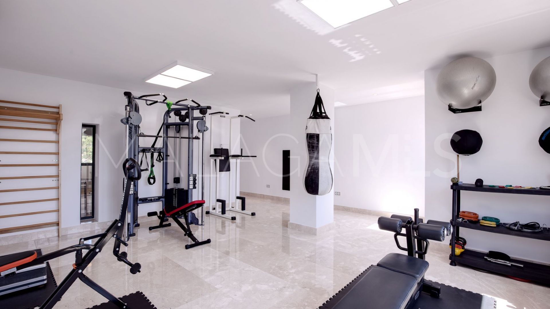 For sale Nueva Andalucia 5 bedrooms villa