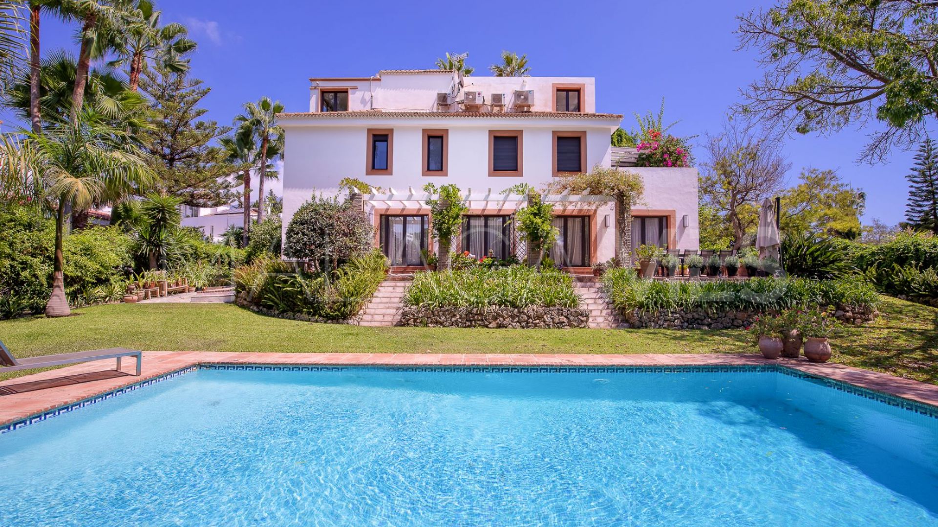 For sale Nueva Andalucia 5 bedrooms villa