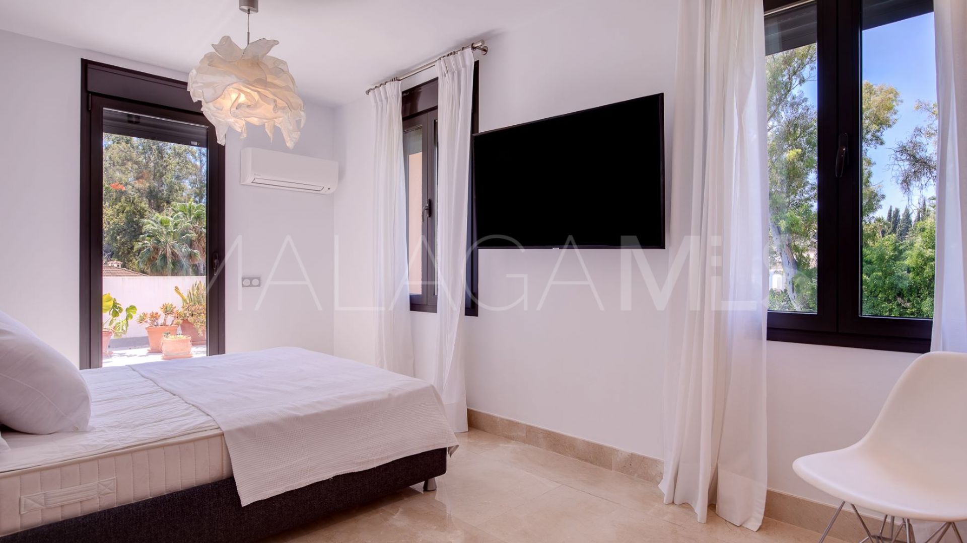 For sale Nueva Andalucia 5 bedrooms villa