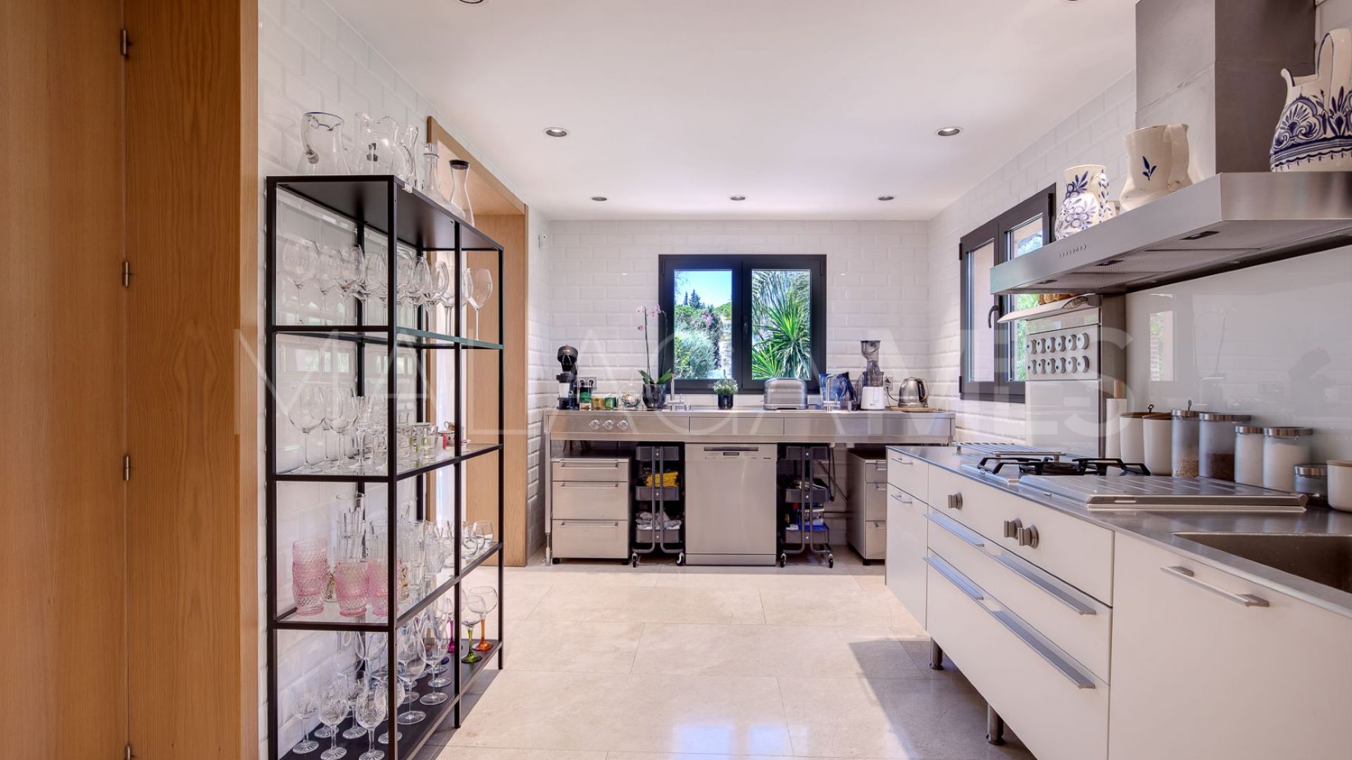 For sale Nueva Andalucia 5 bedrooms villa