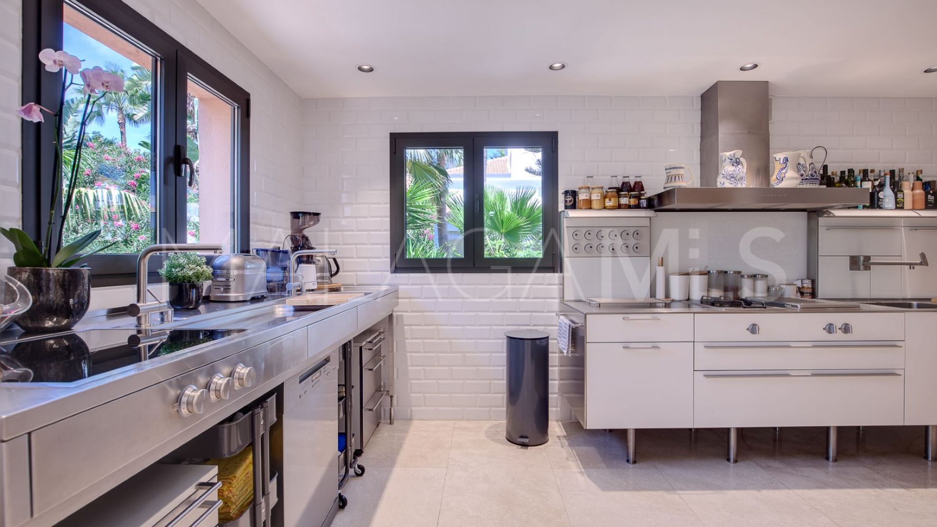 For sale Nueva Andalucia 5 bedrooms villa