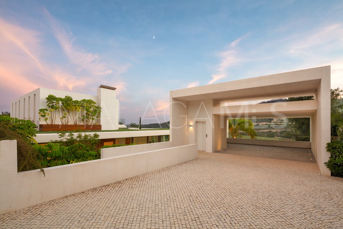 Buy villa in Casares del Sol with 6 bedrooms