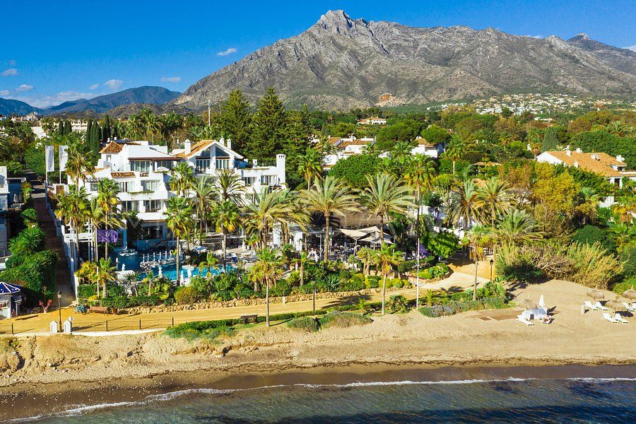 Marbella Golden Mile 3 bedrooms ground floor apartment for sale