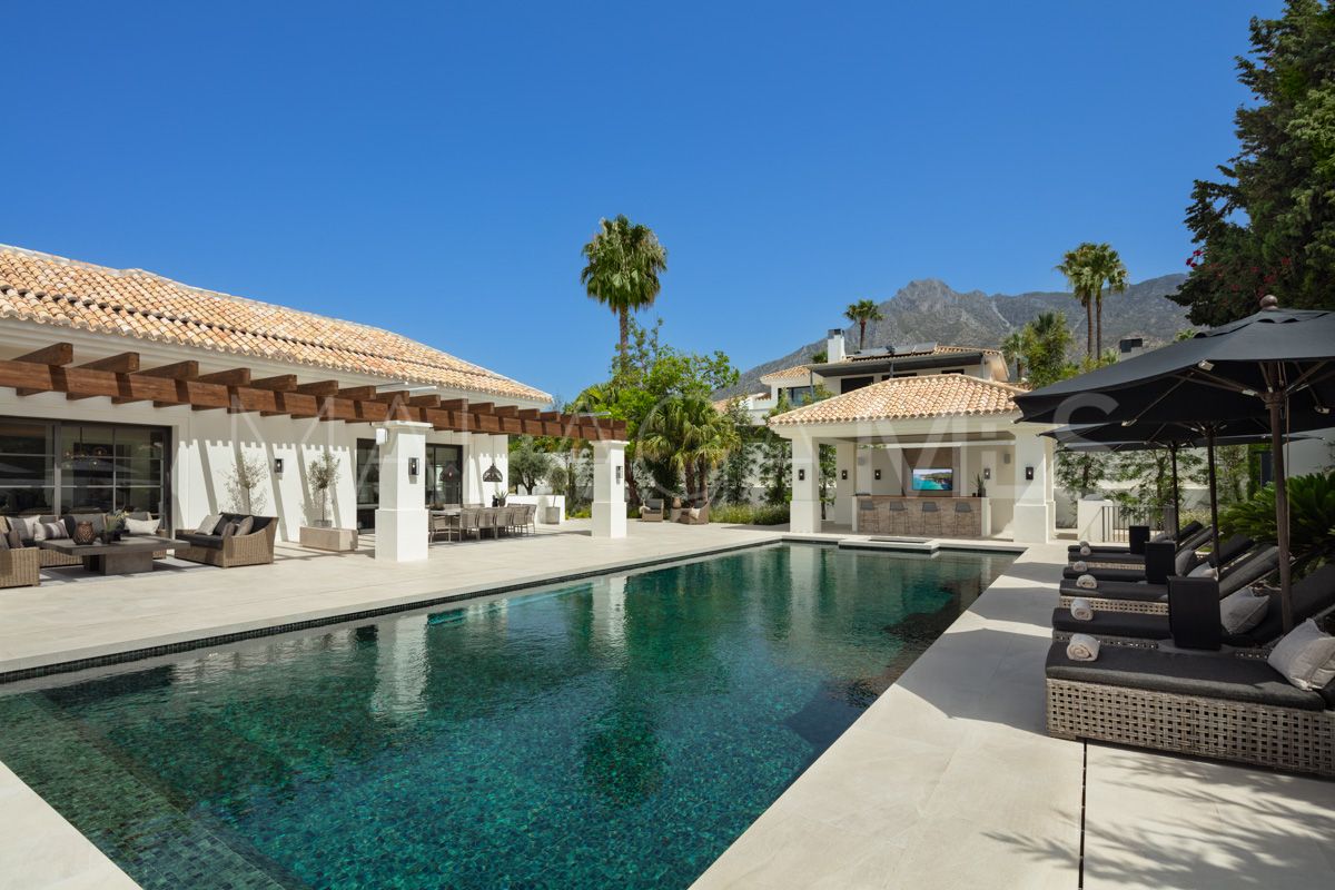 8 bedrooms villa in Marbella Golden Mile for sale