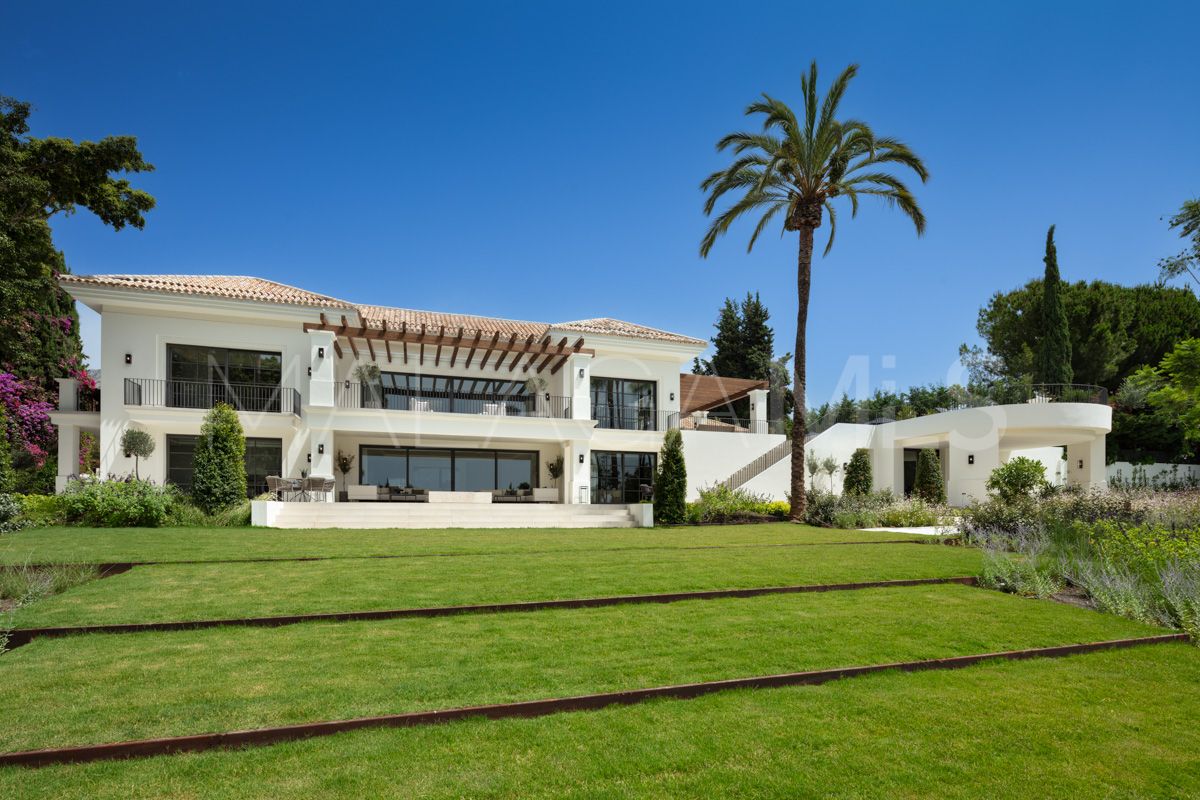 8 bedrooms villa in Marbella Golden Mile for sale