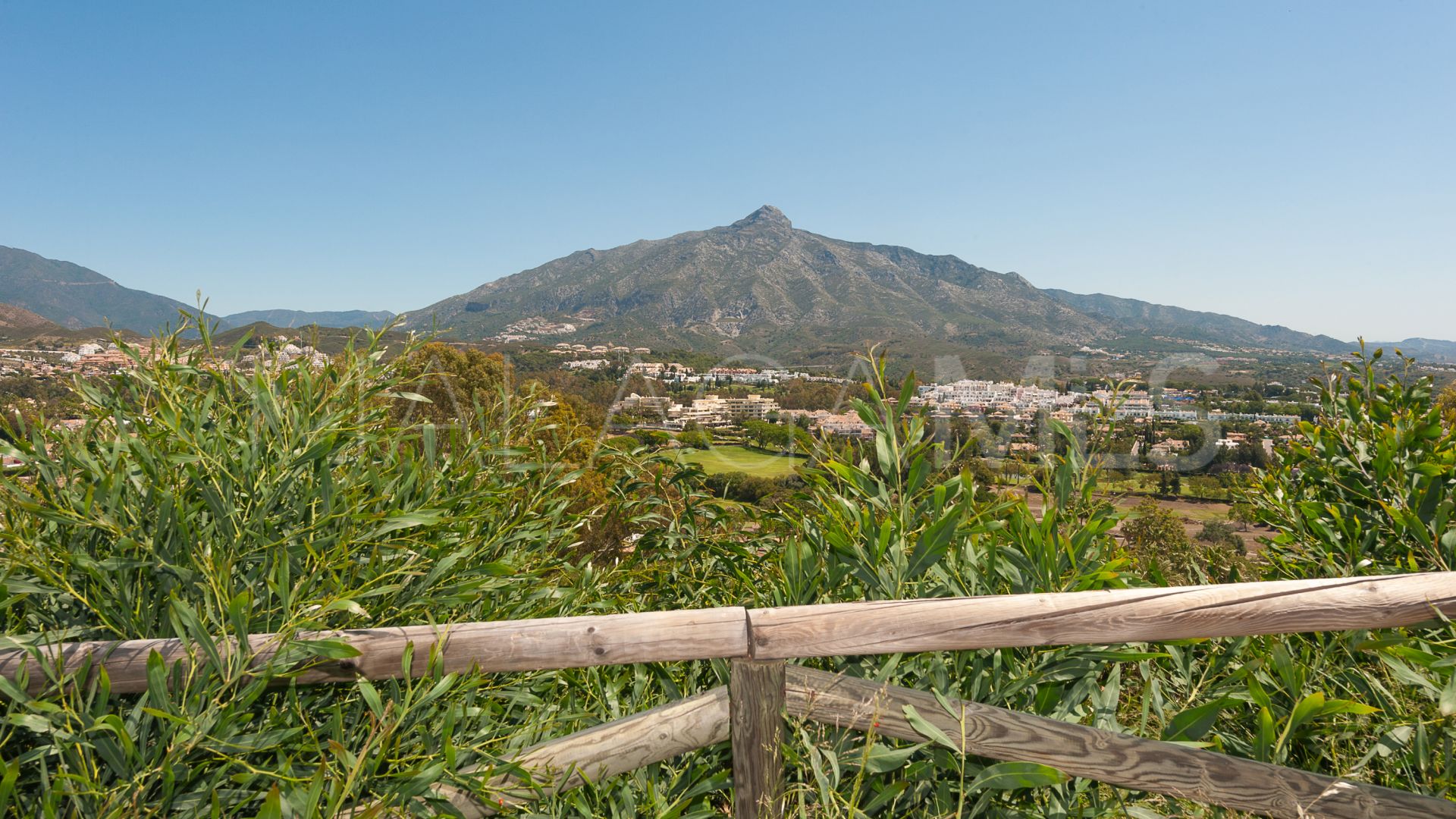 Tomt for sale in Benahavis