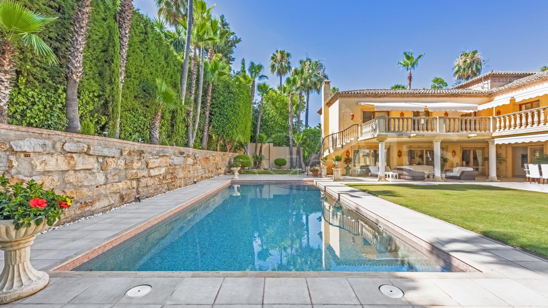 Villa for sale in Las Brisas