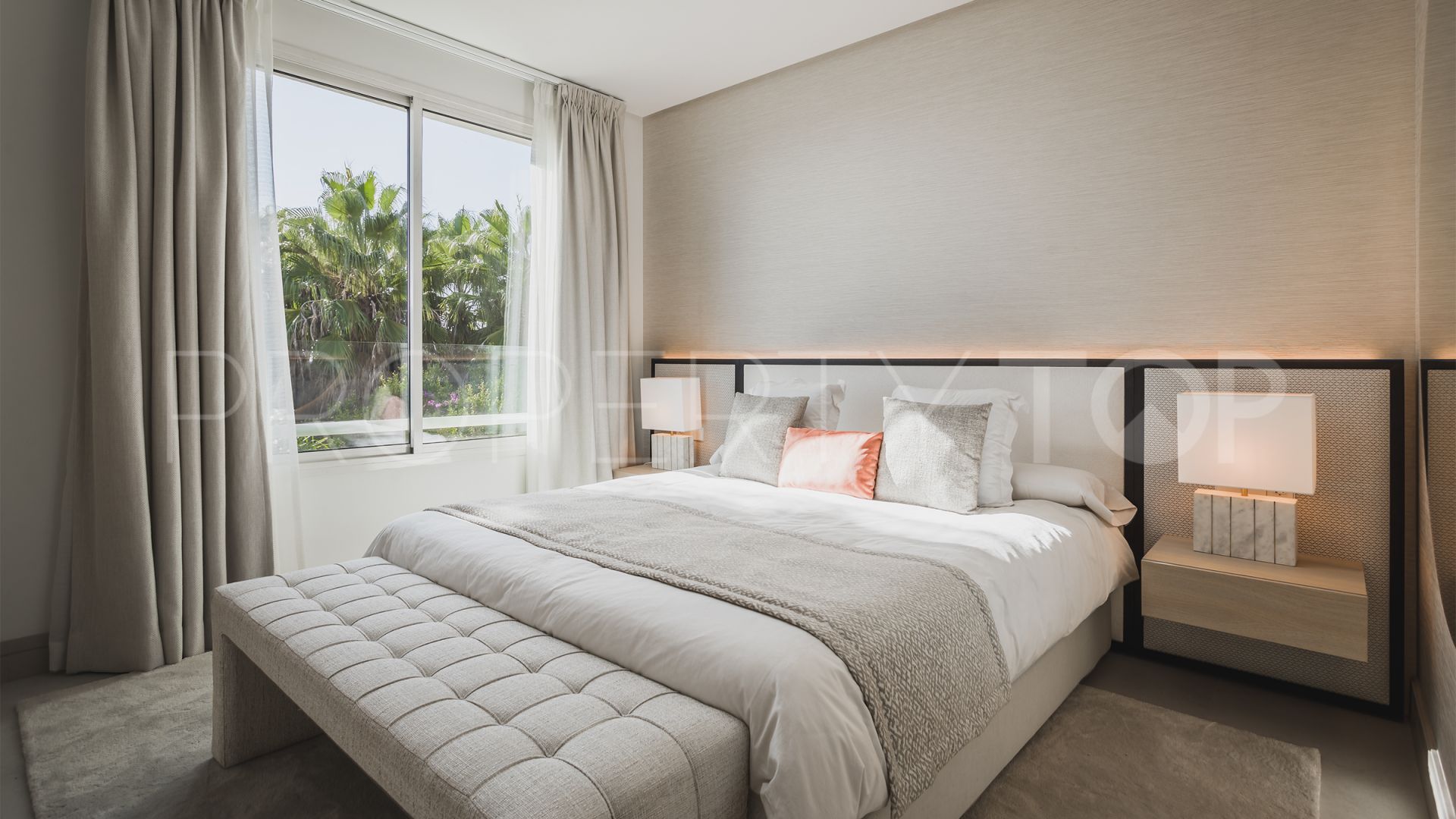 Se vende atico duplex con 3 dormitorios en Marbella Golden Mile