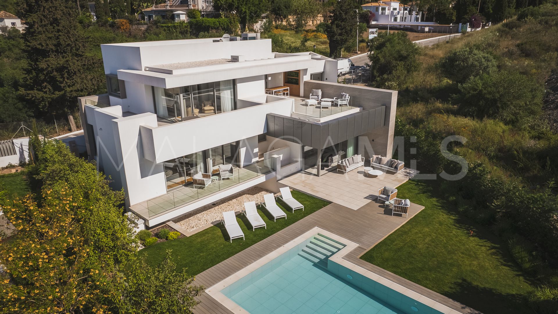 Villa for sale in Estepona