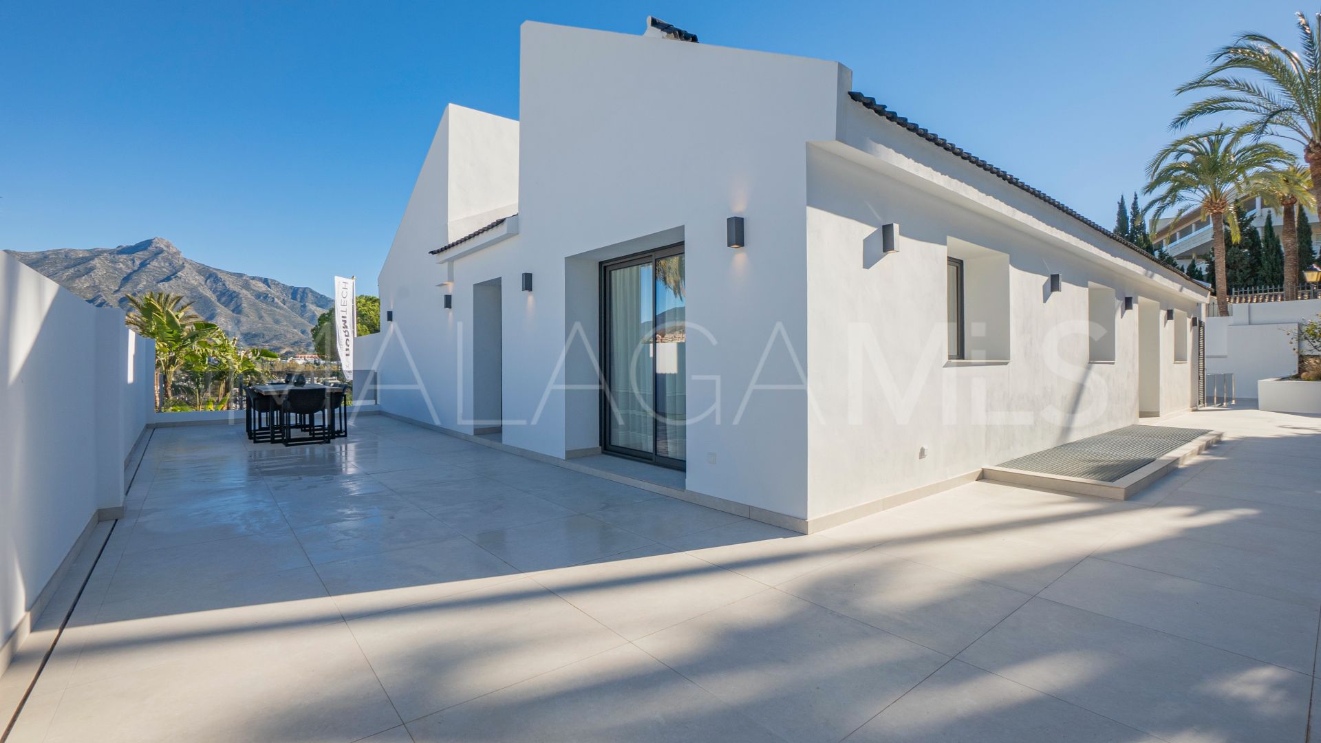 Villa for sale in Nueva Andalucia