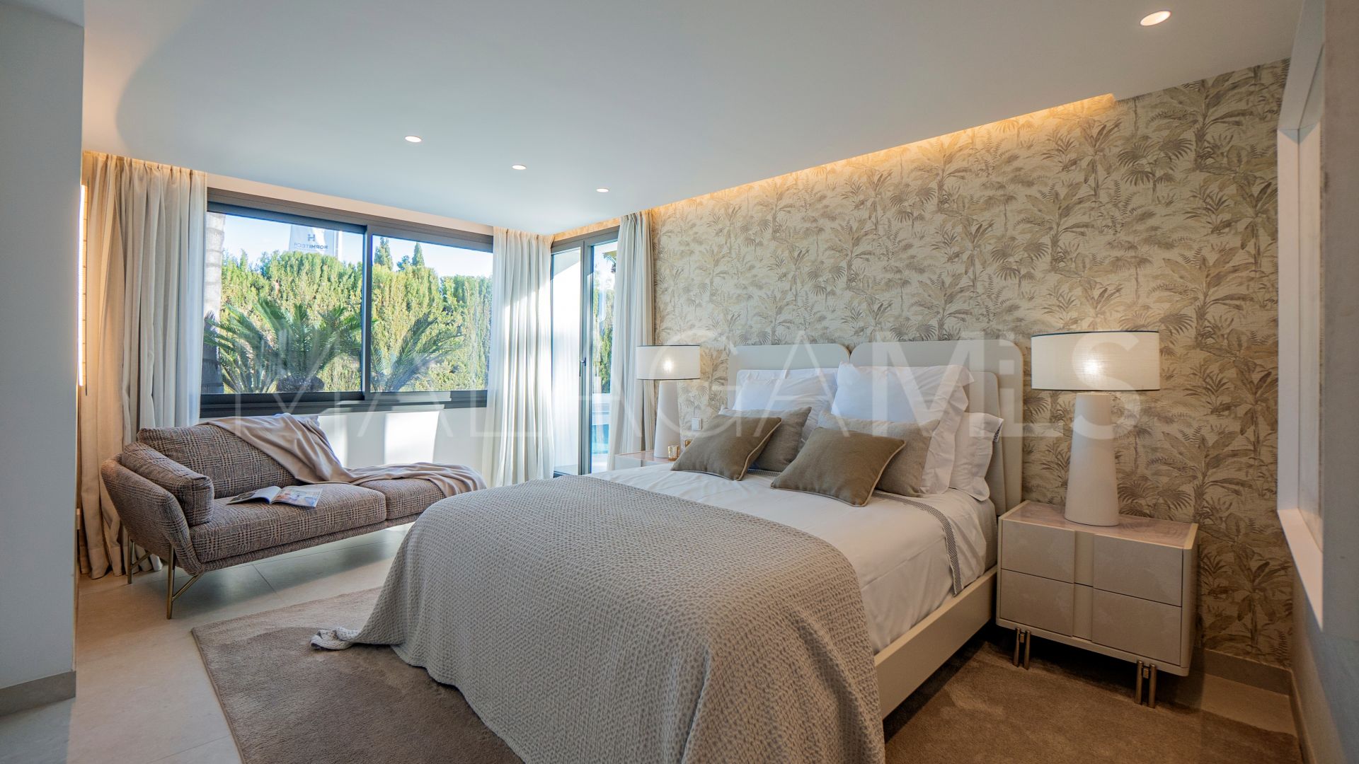 Villa for sale in Nueva Andalucia