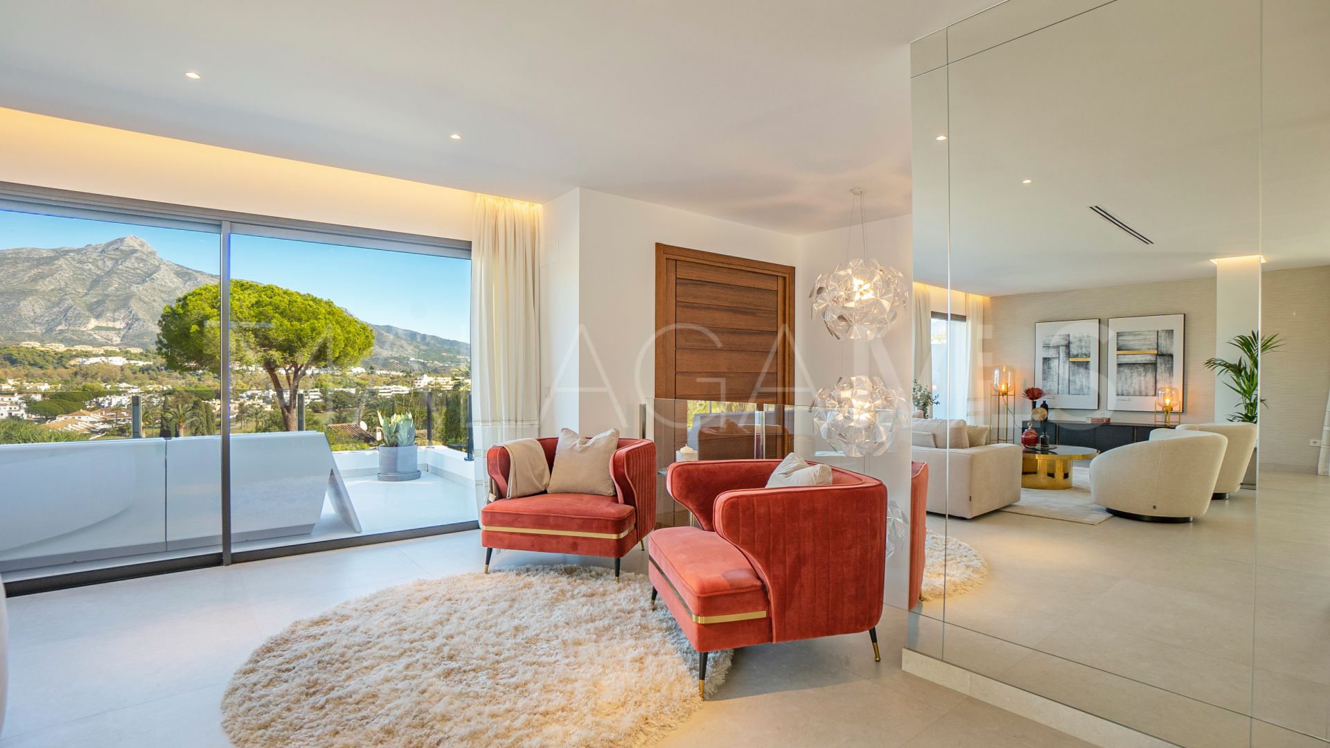 Villa for sale in Nueva Andalucia