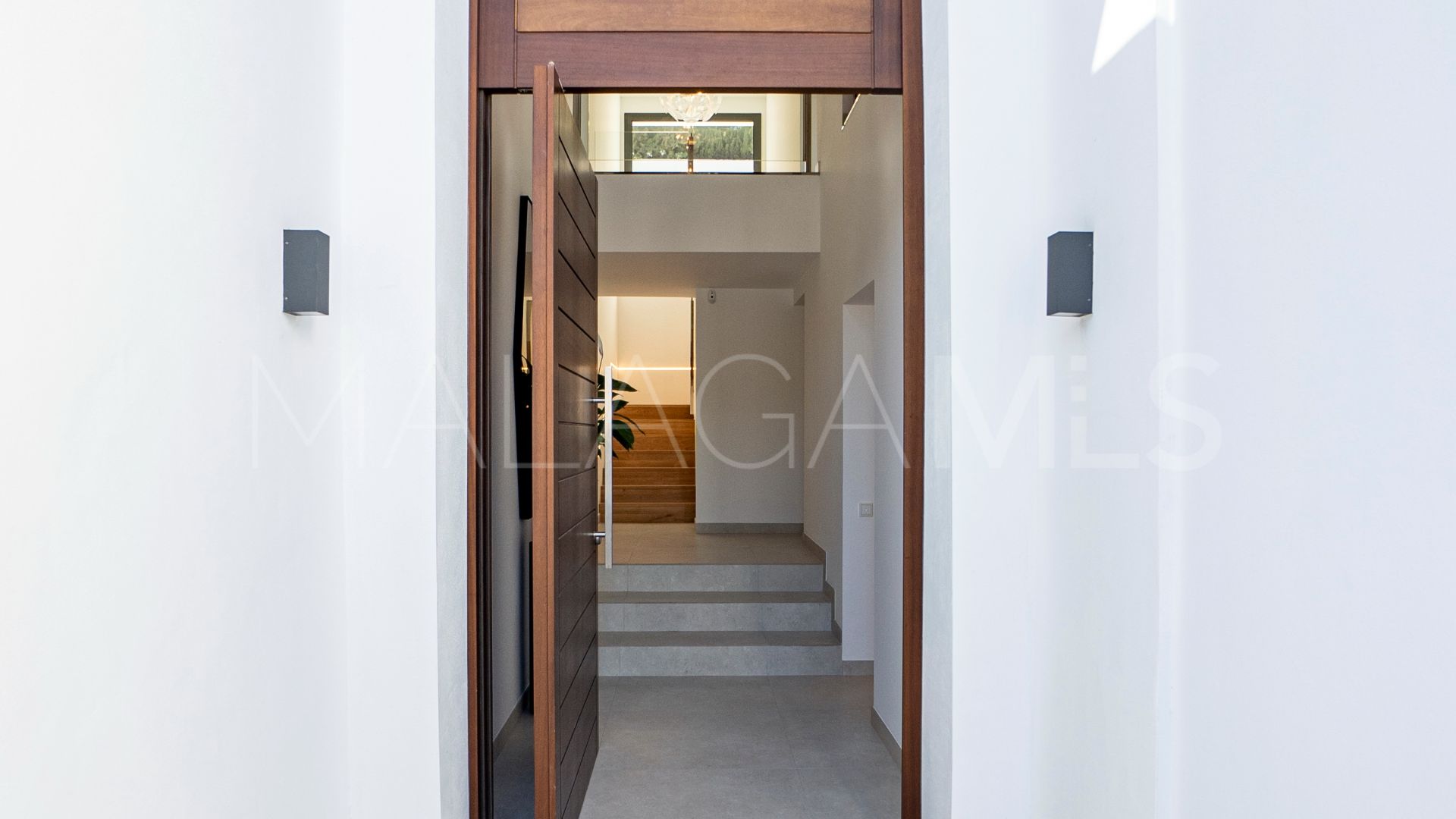 Villa for sale in Nueva Andalucia
