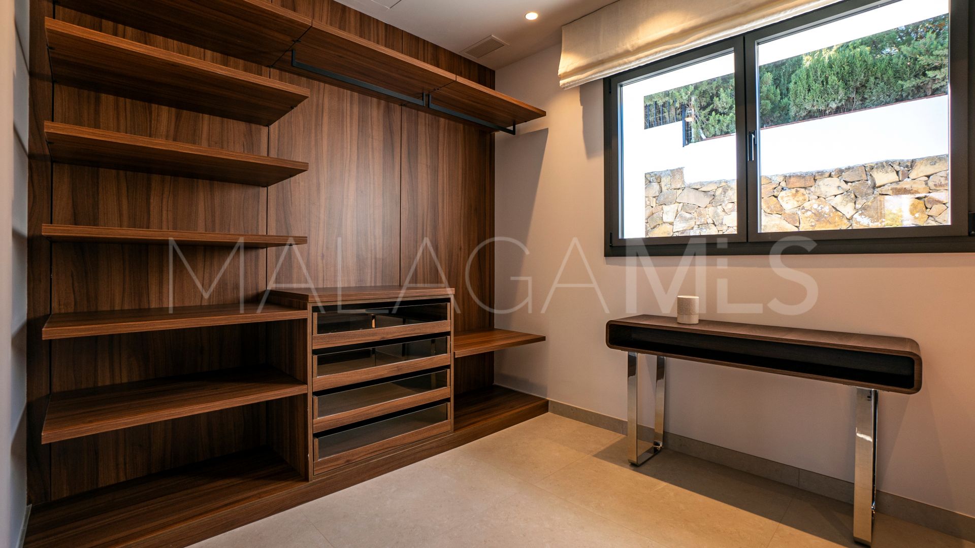 Villa for sale in Nueva Andalucia