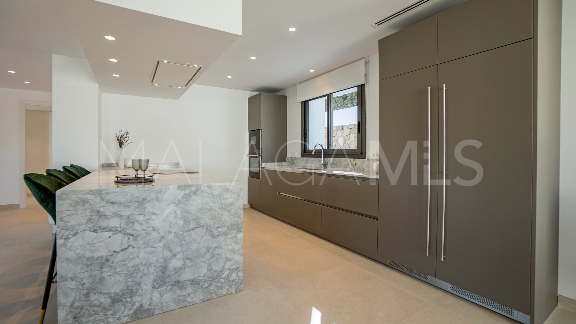 Villa for sale in Nueva Andalucia