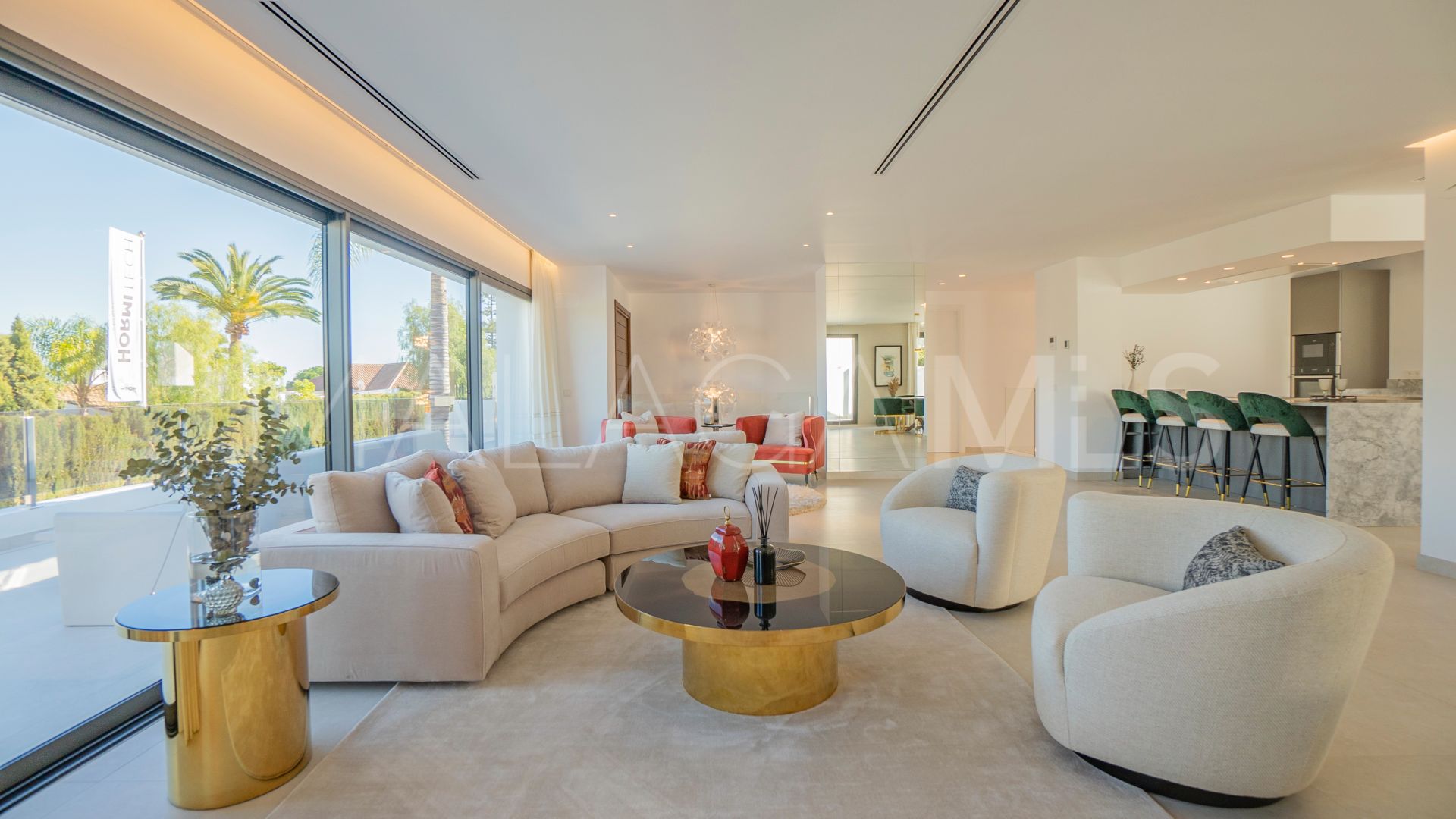 Villa for sale in Nueva Andalucia