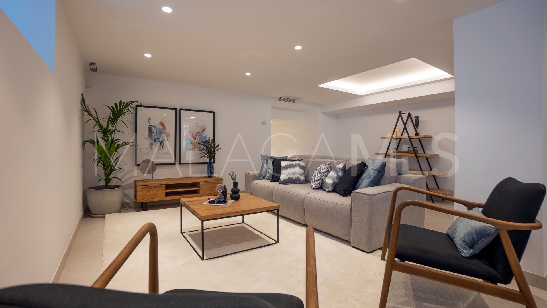Villa for sale in Nueva Andalucia