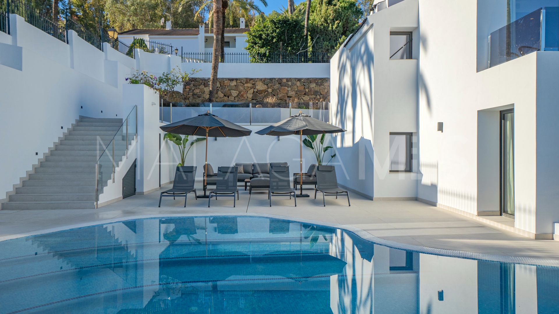 Villa for sale in Nueva Andalucia