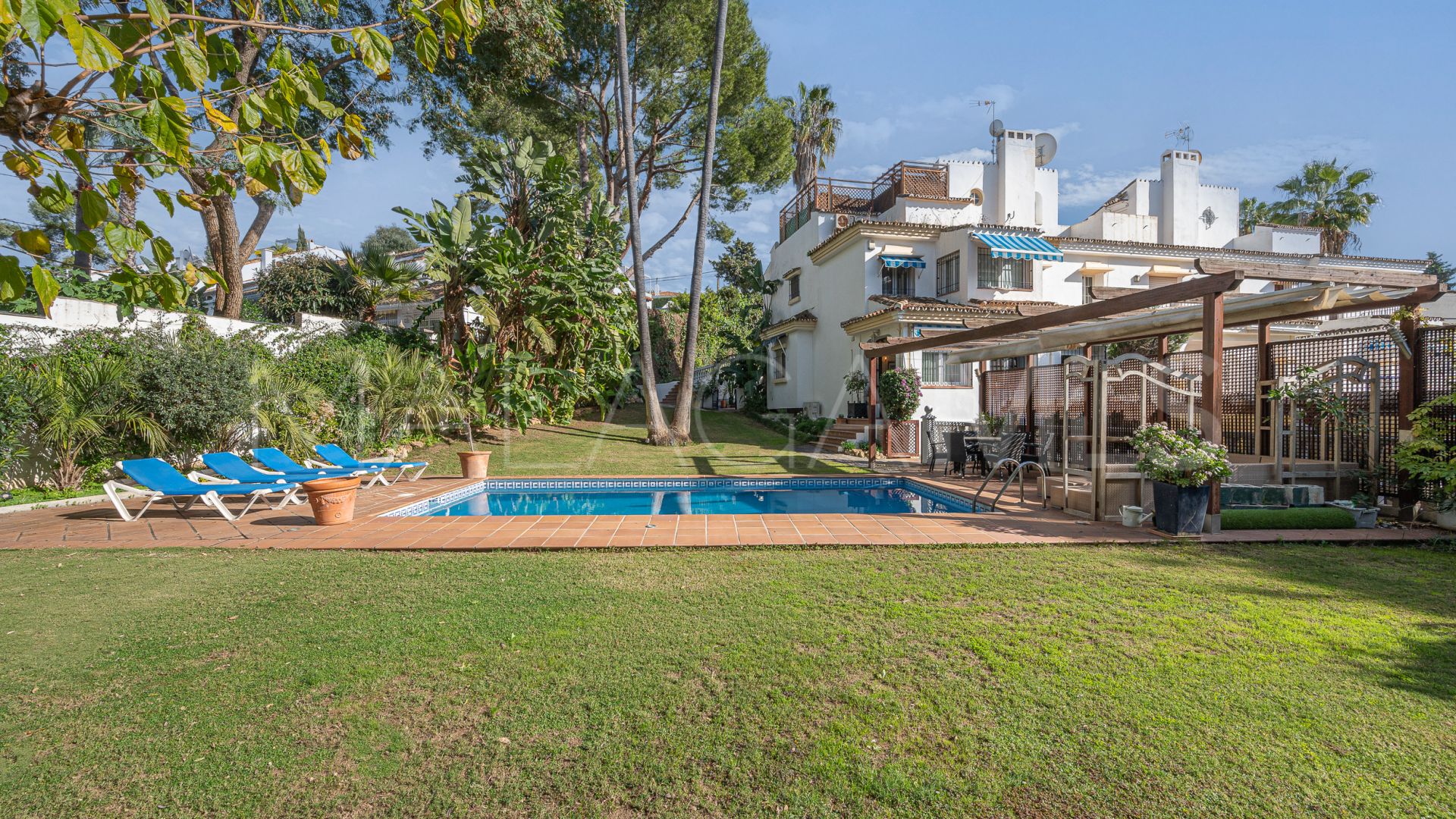 Villa a la venta in Nueva Andalucia with 5 bedrooms