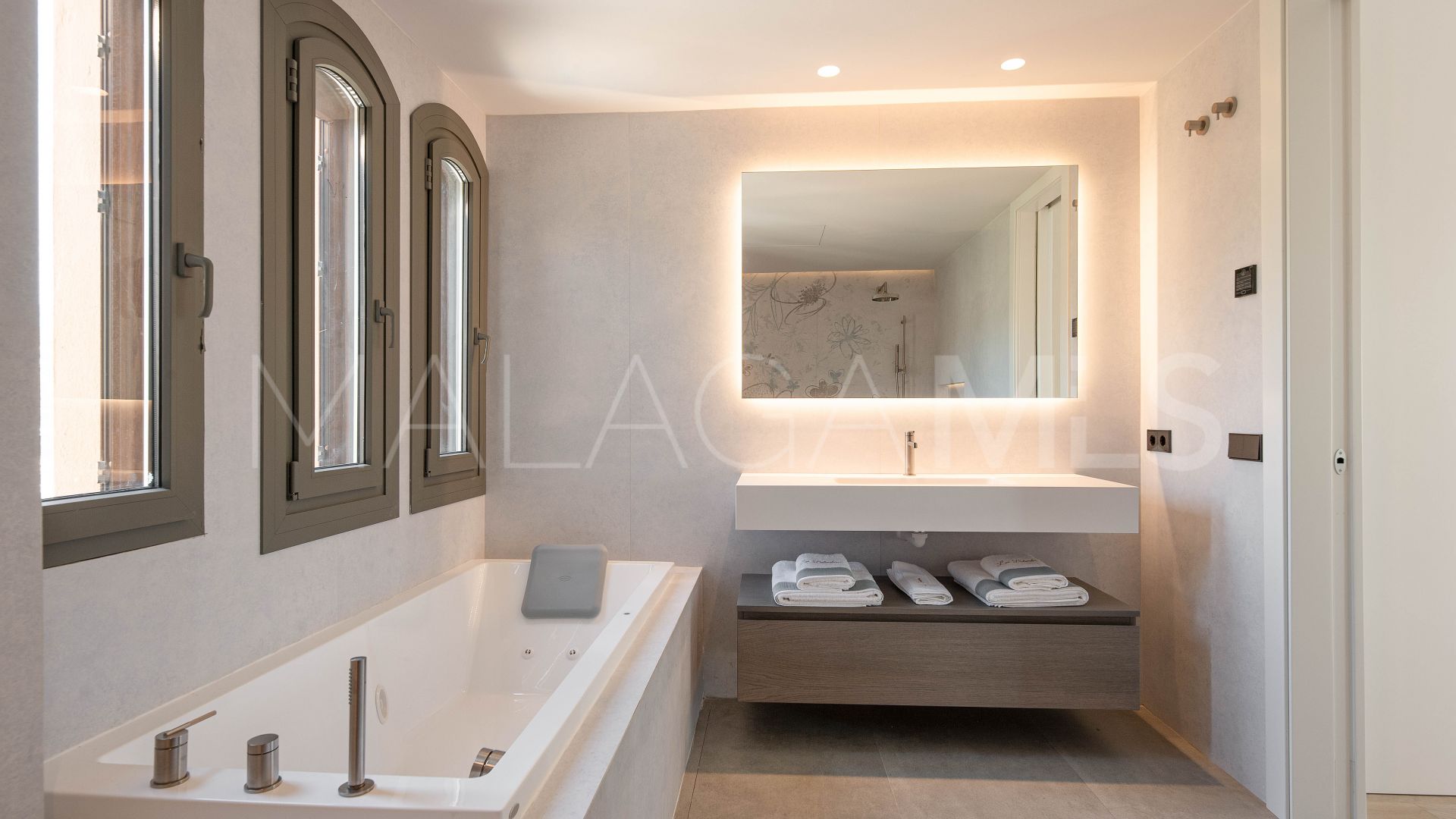 Zweistöckiges penthouse for sale in Nueva Andalucia
