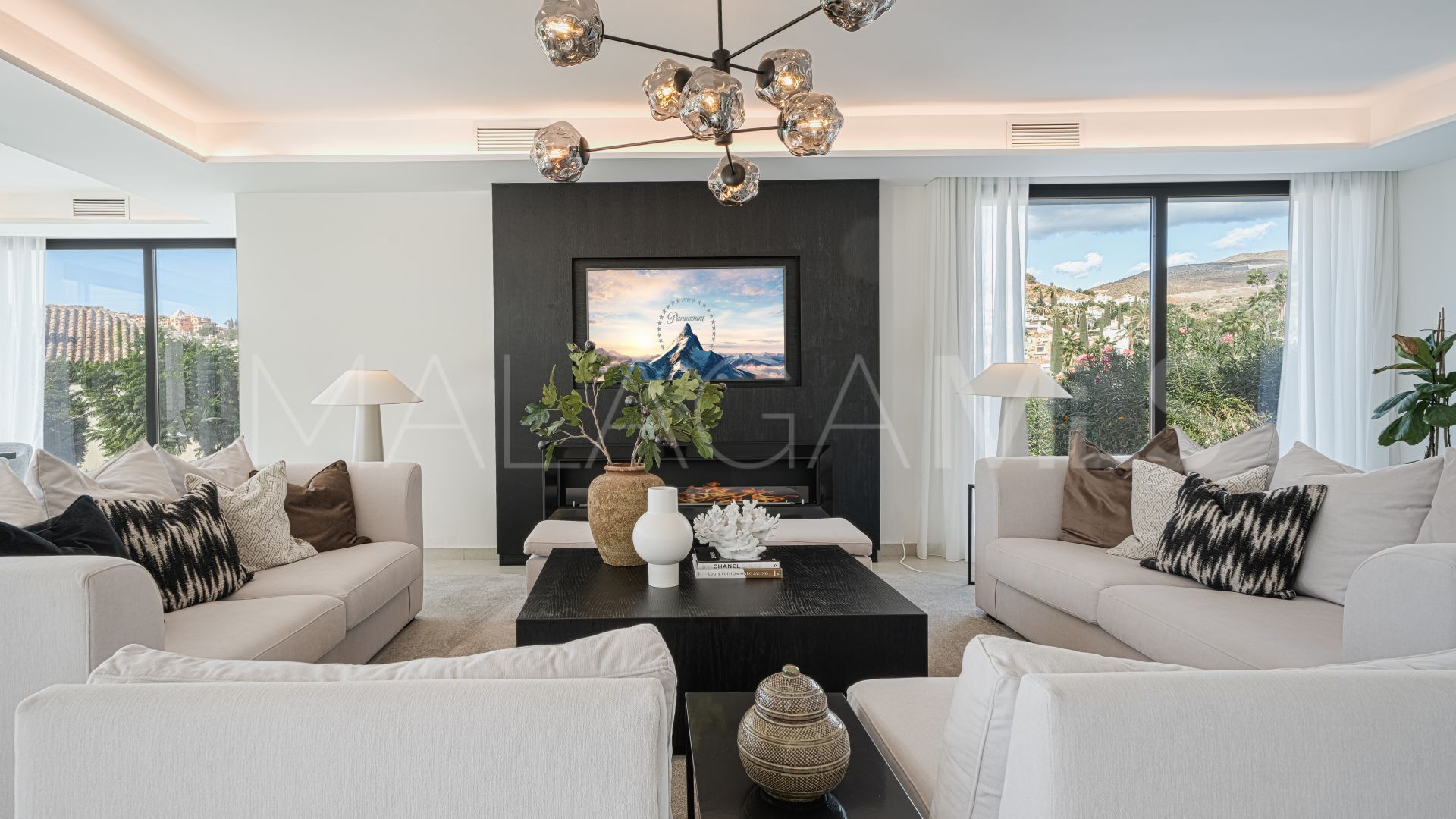 Villa for sale in Nueva Andalucia