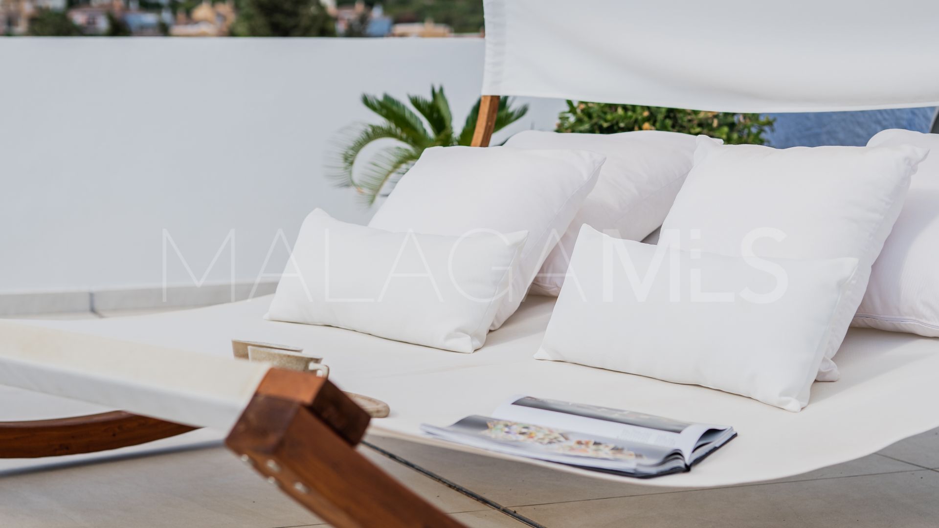 Villa for sale in Nueva Andalucia