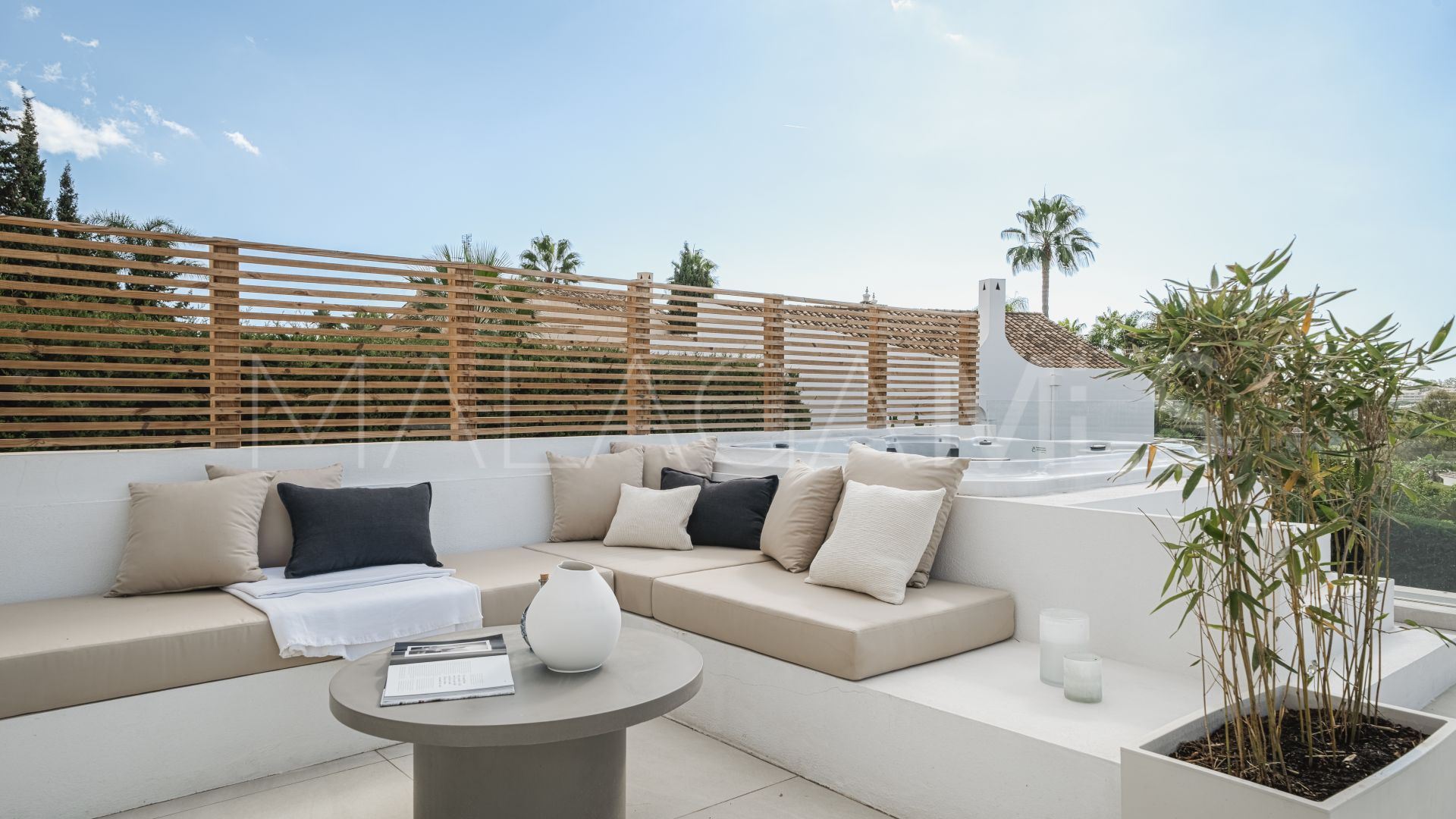Villa for sale in Nueva Andalucia