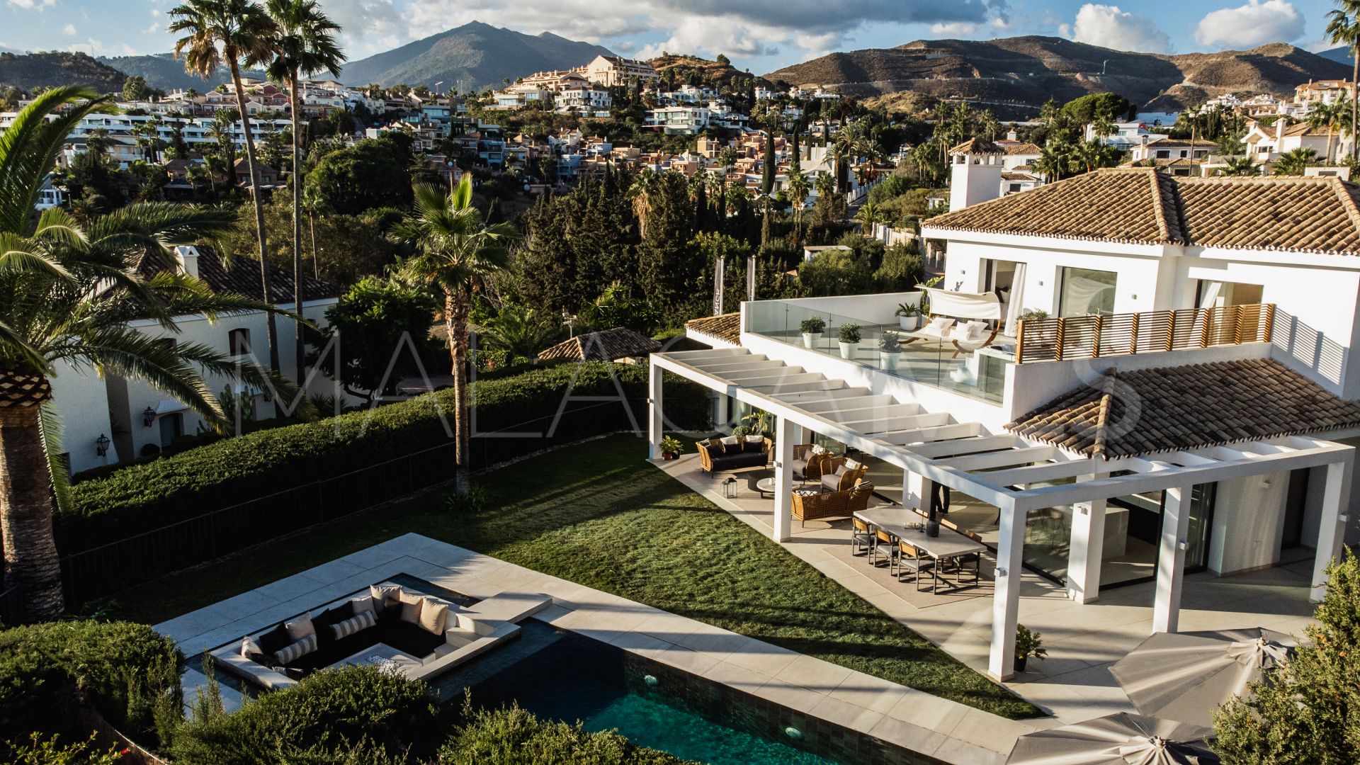 Villa for sale in Nueva Andalucia
