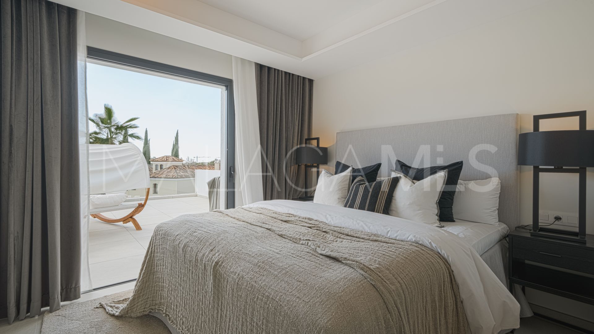 Villa for sale in Nueva Andalucia