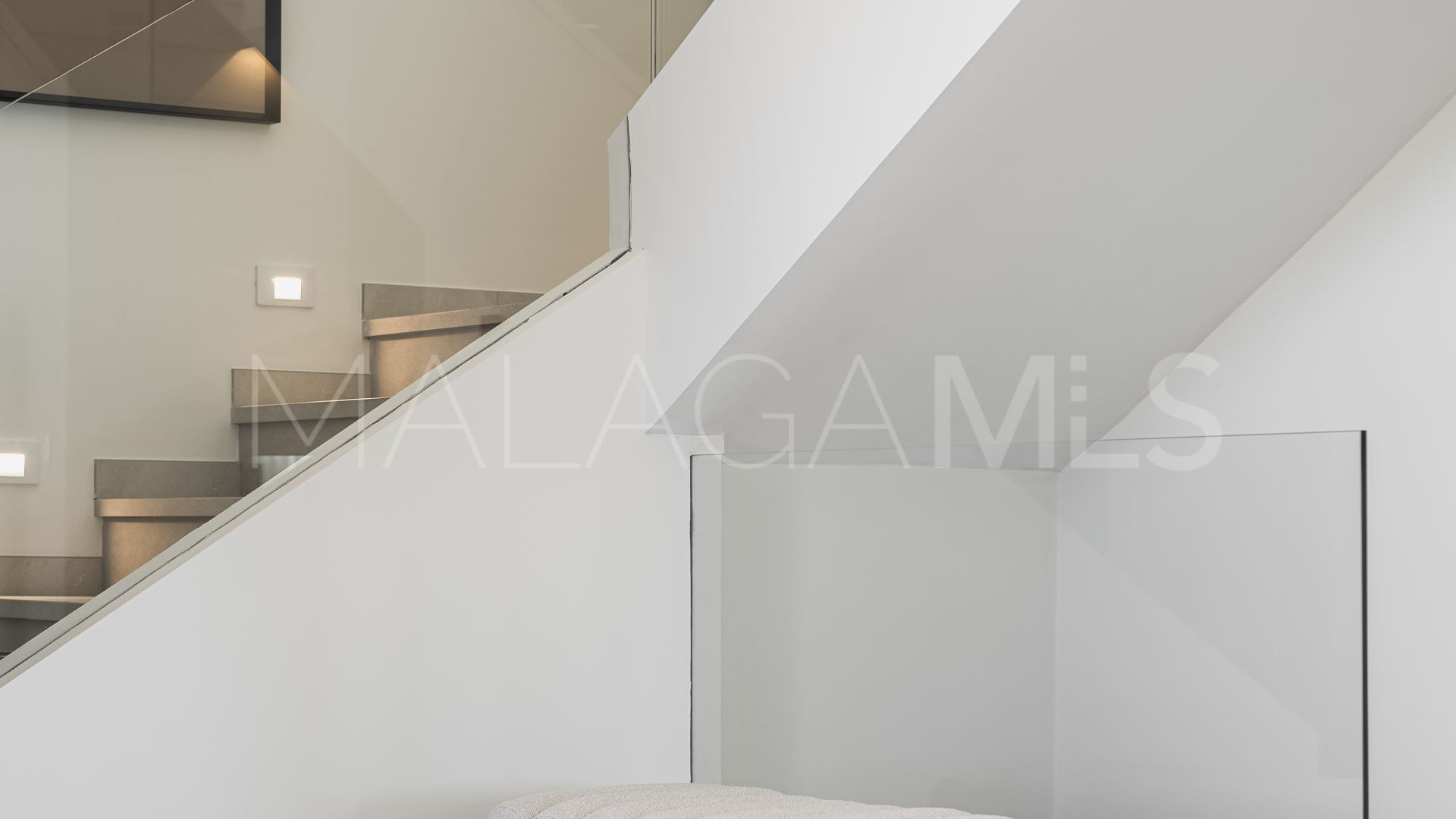 Villa for sale in Nueva Andalucia