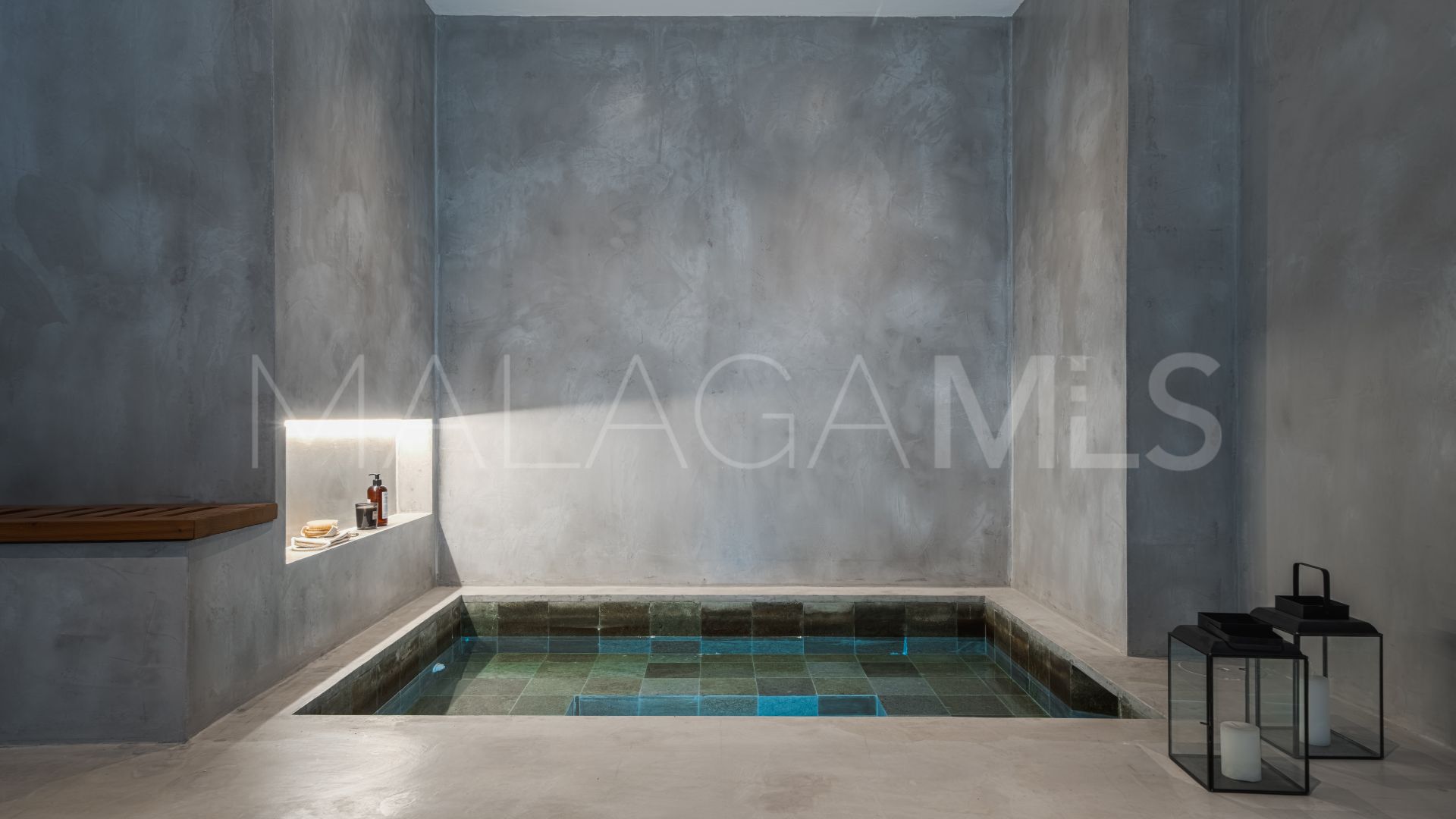 Villa for sale in Nueva Andalucia