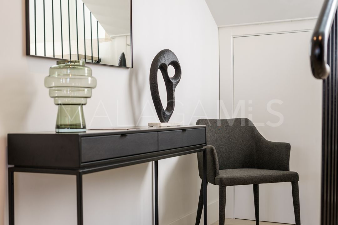Villa for sale in Nueva Andalucia