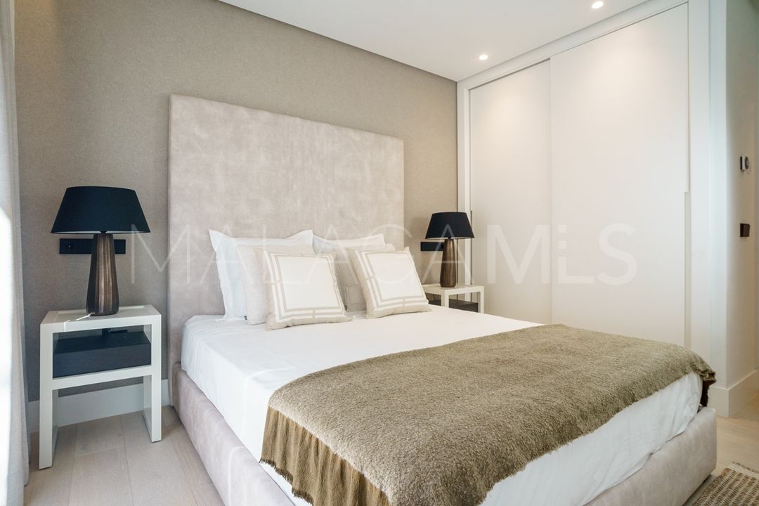 Villa for sale in Nueva Andalucia