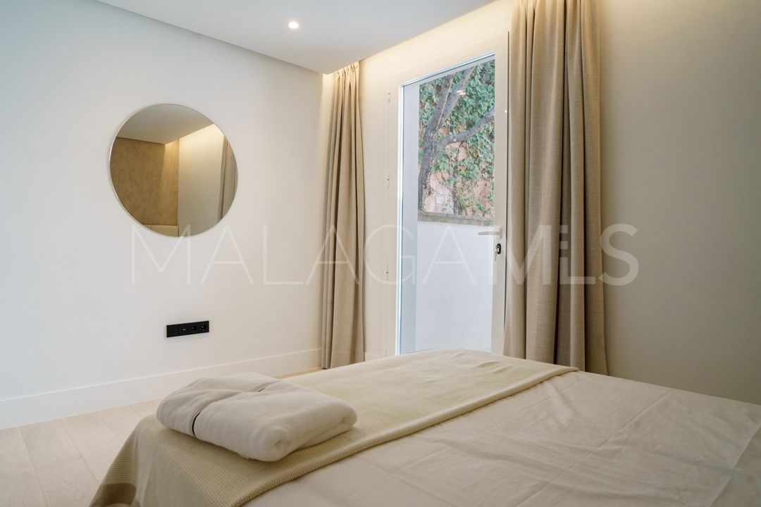 Villa for sale in Nueva Andalucia