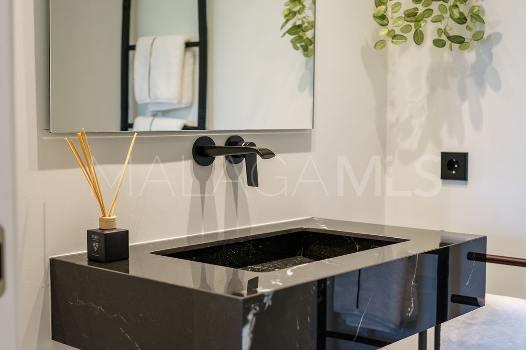 Villa for sale in Nueva Andalucia