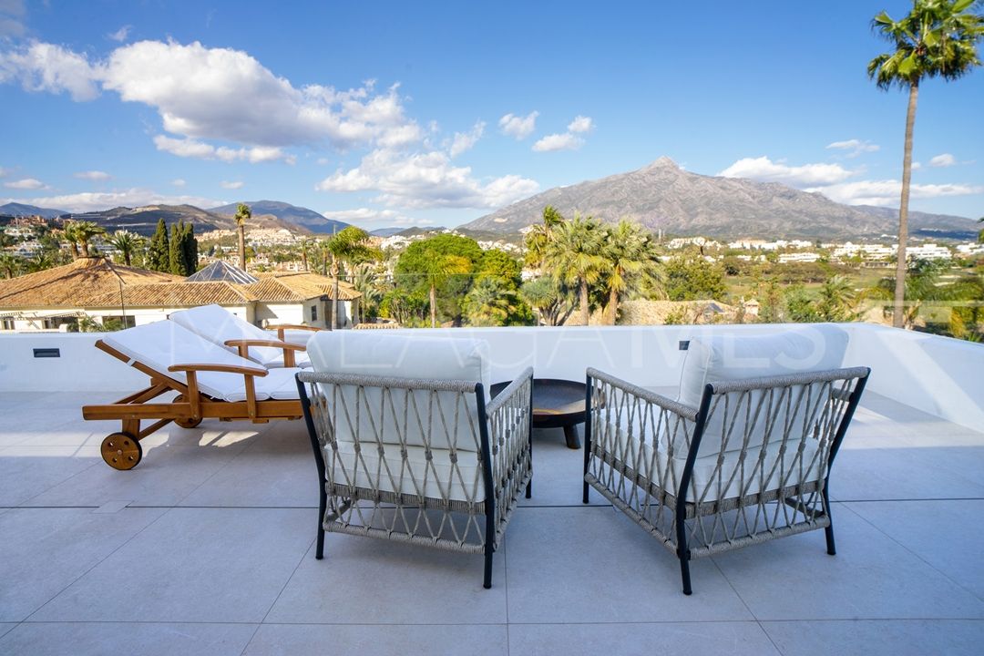 Villa for sale in Nueva Andalucia